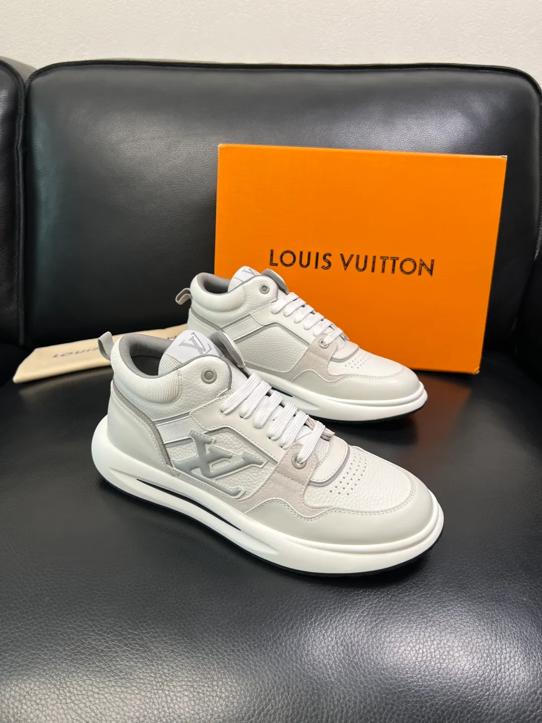 Men's shoes 💰820 Lv high quality top crafts Louis Vuitton, sports sneakers counter synchronization, uppers imported from Italy, high quality splicing colorful complex crafts, imported mesh pads soft and comfortable, soles: original soles specially provided by the original factory, T men's shoes 💰U exclusive movable molded soles super comfortable, original factory single goods, code number 39-44 (customized 38 45)